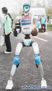 富旺配资 全球首场“人机共跑” 机器人ETF易方达（159530）携手人形机器人“出战”半马